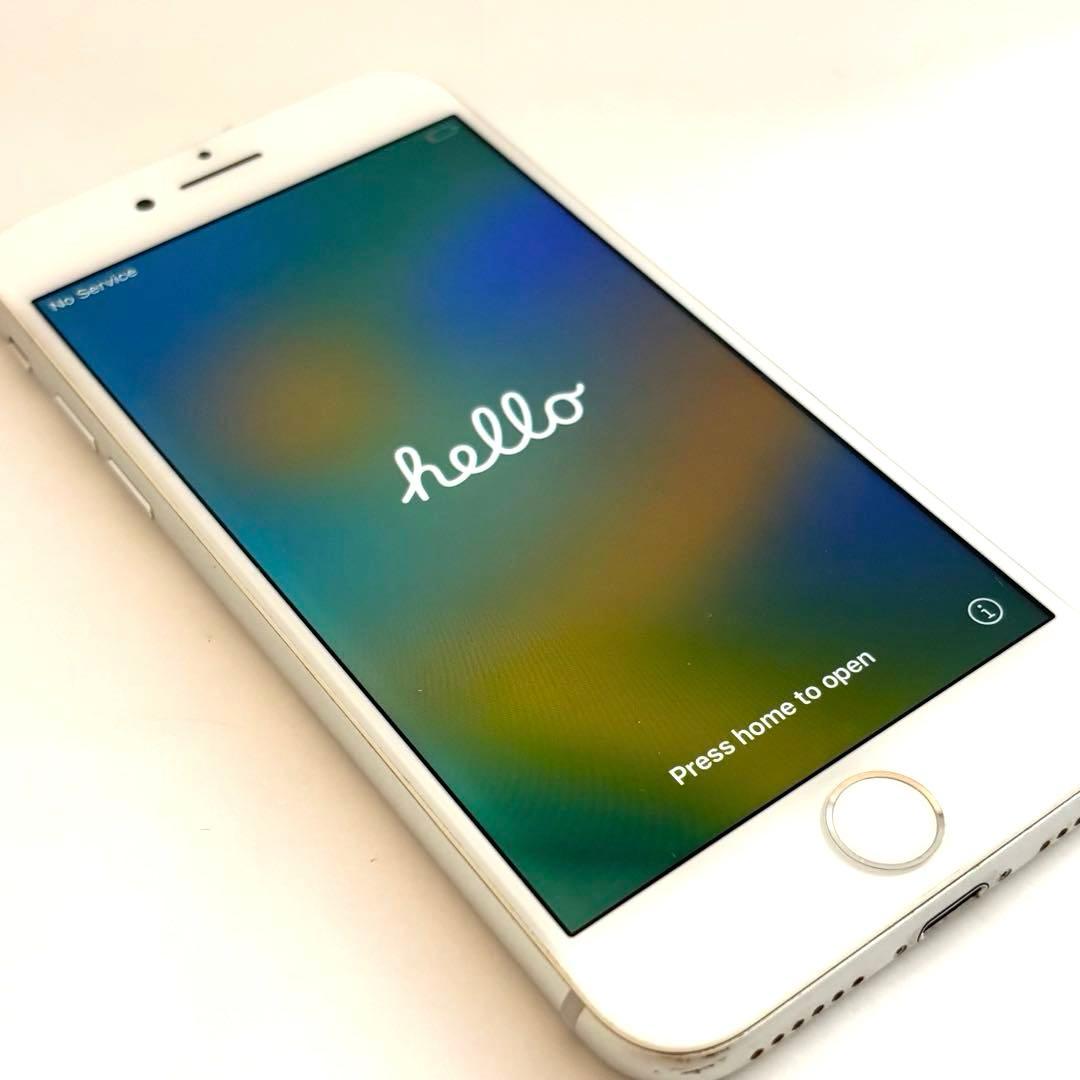 Apple iPhone8本体　シルバー