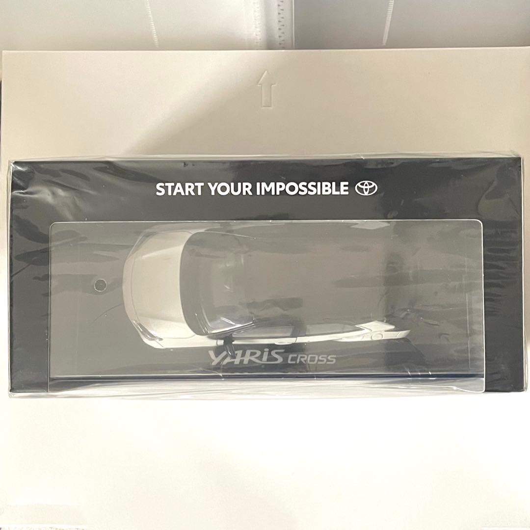 【新品未開封】トヨタ ヤリスクロス 1/30カラーサンプルミニカー