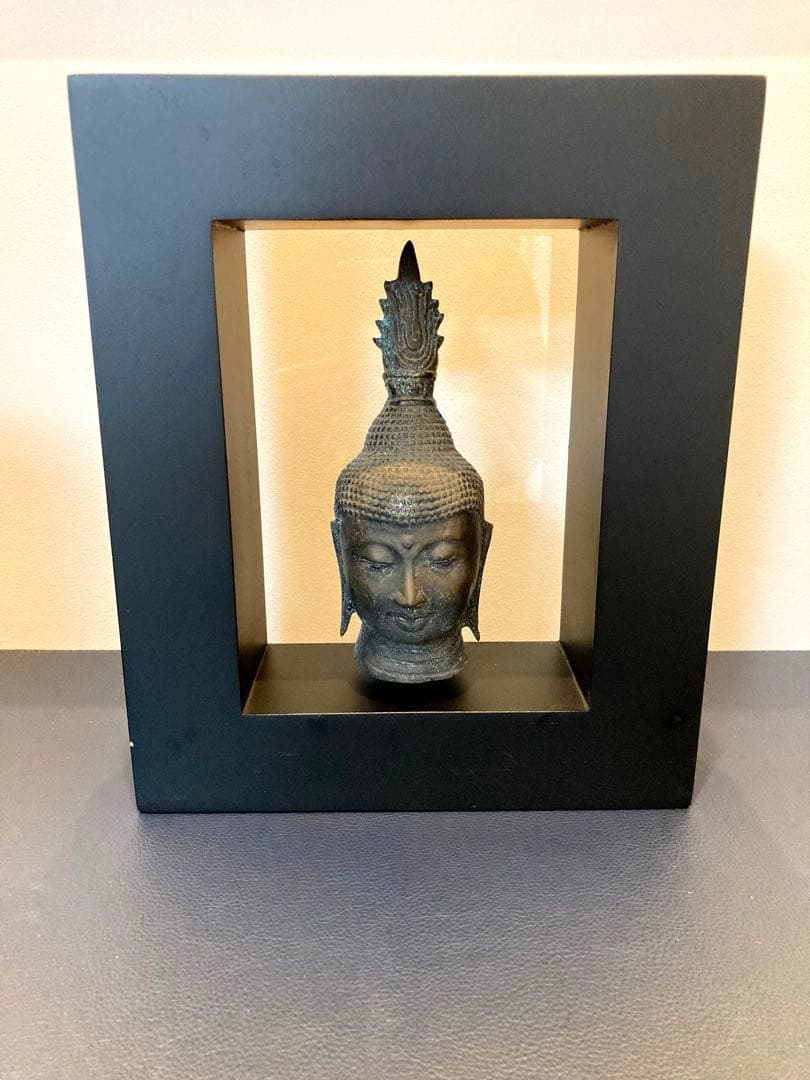 スタイリッシュな仏頭像 フレーム付き2点