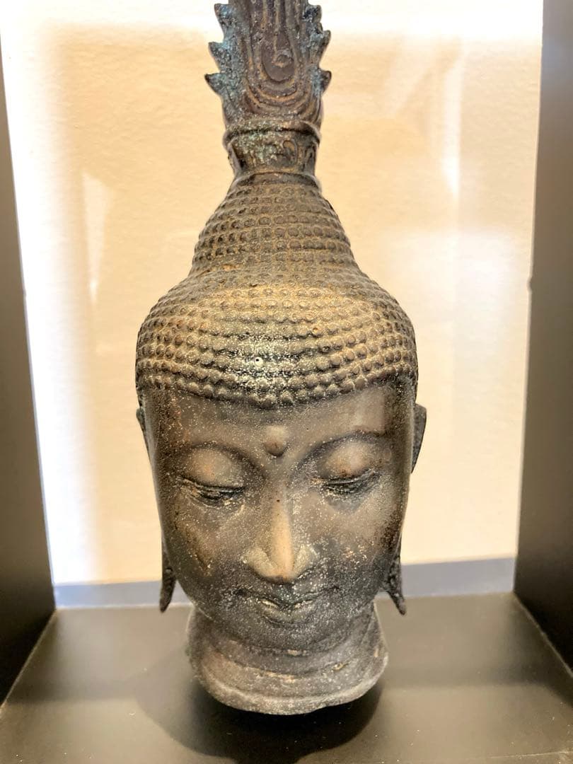 スタイリッシュな仏頭像 フレーム付き2点