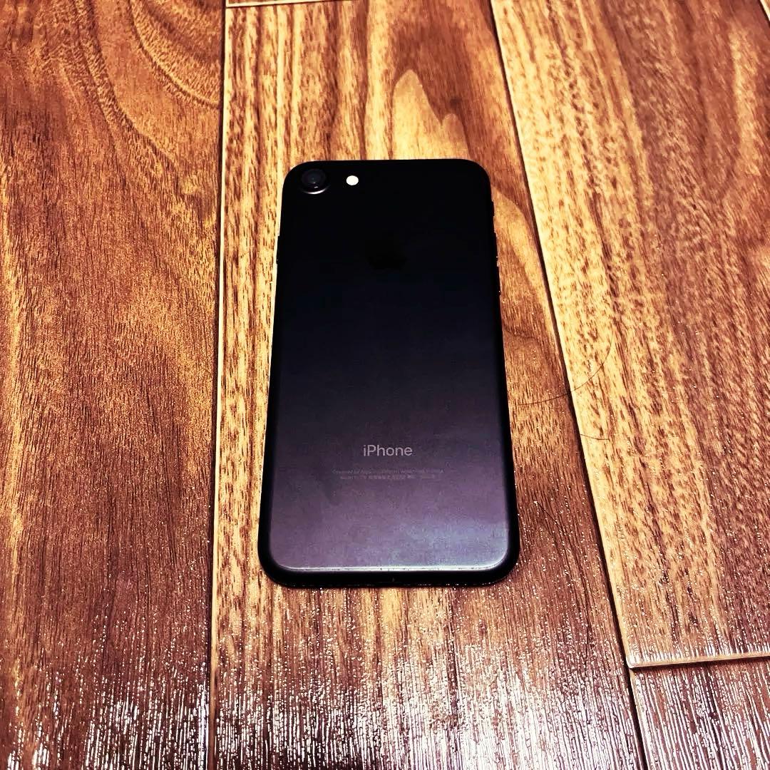 【美品】Apple iPhone7 128GB ブラック simフリー