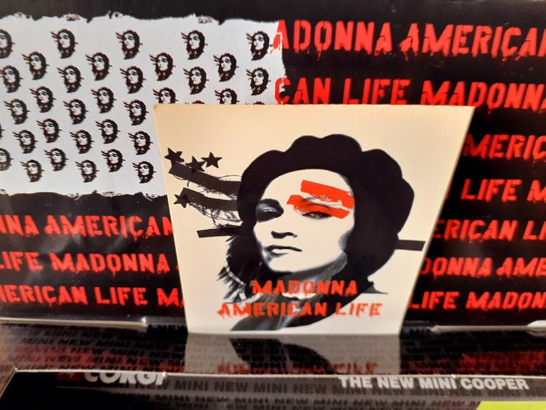 マドンナ　 American Life 　Corgi製　Mini Cooper