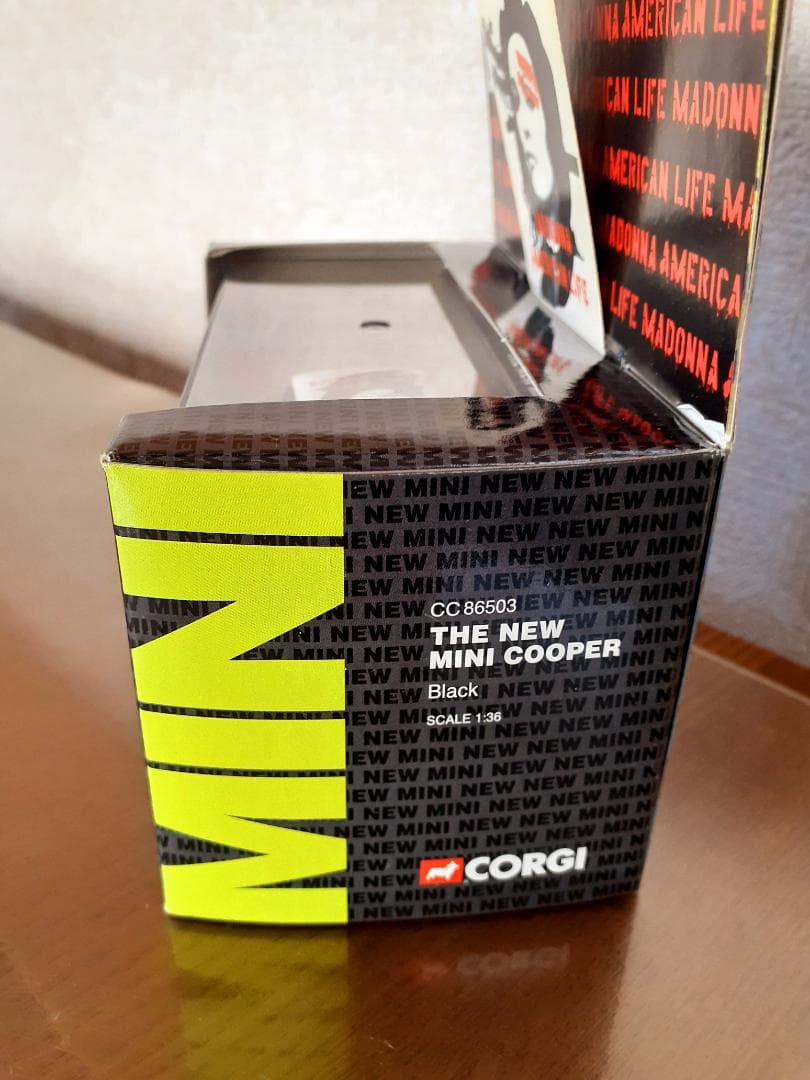 マドンナ　 American Life 　Corgi製　Mini Cooper