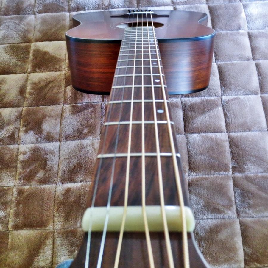 K.Yairi　弦高低く弾きやすいトップ単板のアコギ