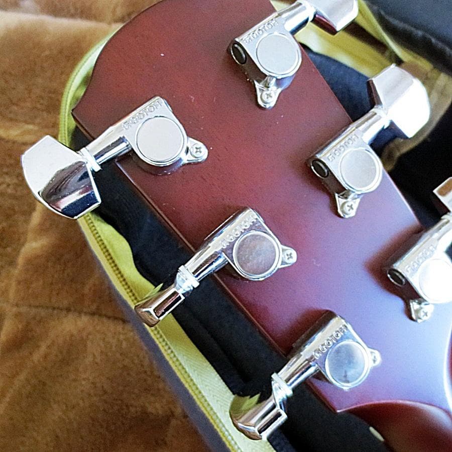 K.Yairi　弦高低く弾きやすいトップ単板のアコギ