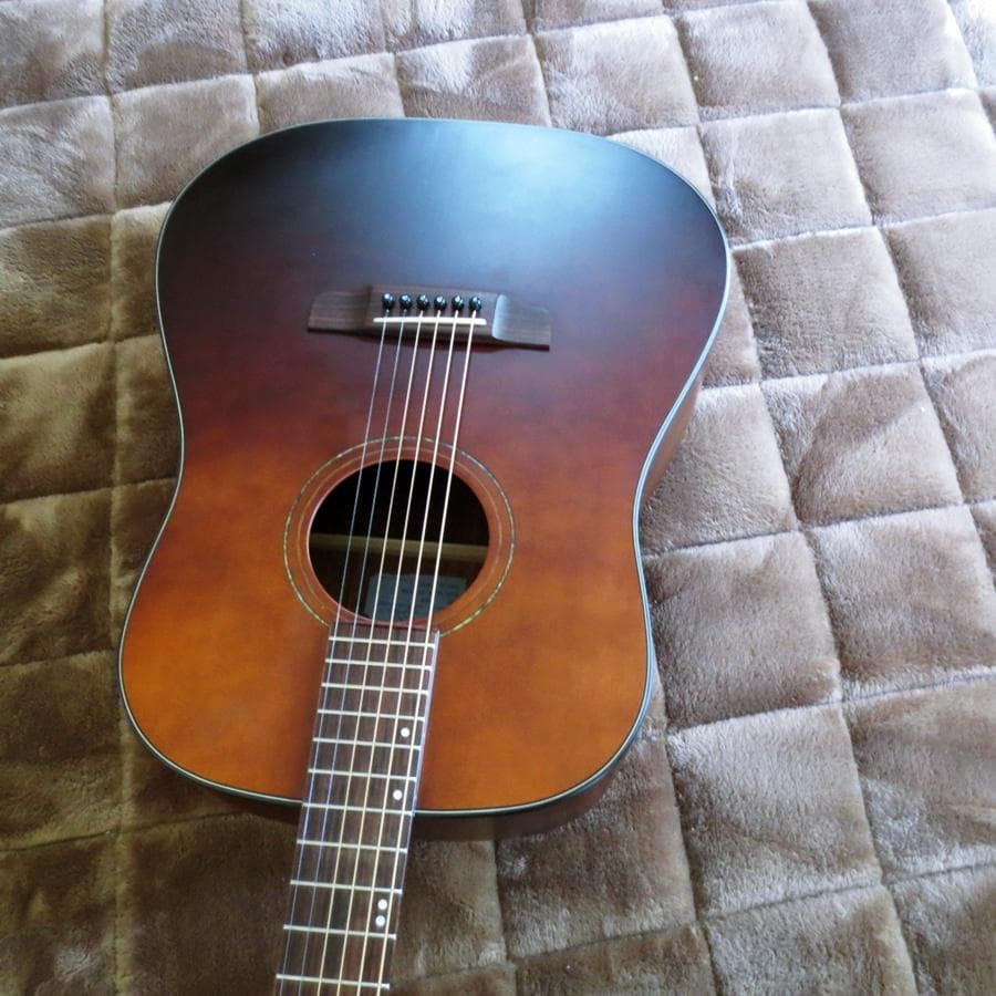 K.Yairi　弦高低く弾きやすいトップ単板のアコギ