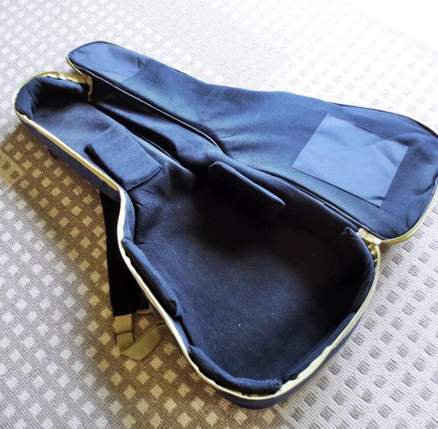 K.Yairi　弦高低く弾きやすいトップ単板のアコギ