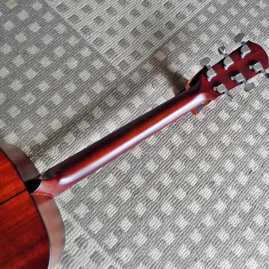 K.Yairi　弦高低く弾きやすいトップ単板のアコギ