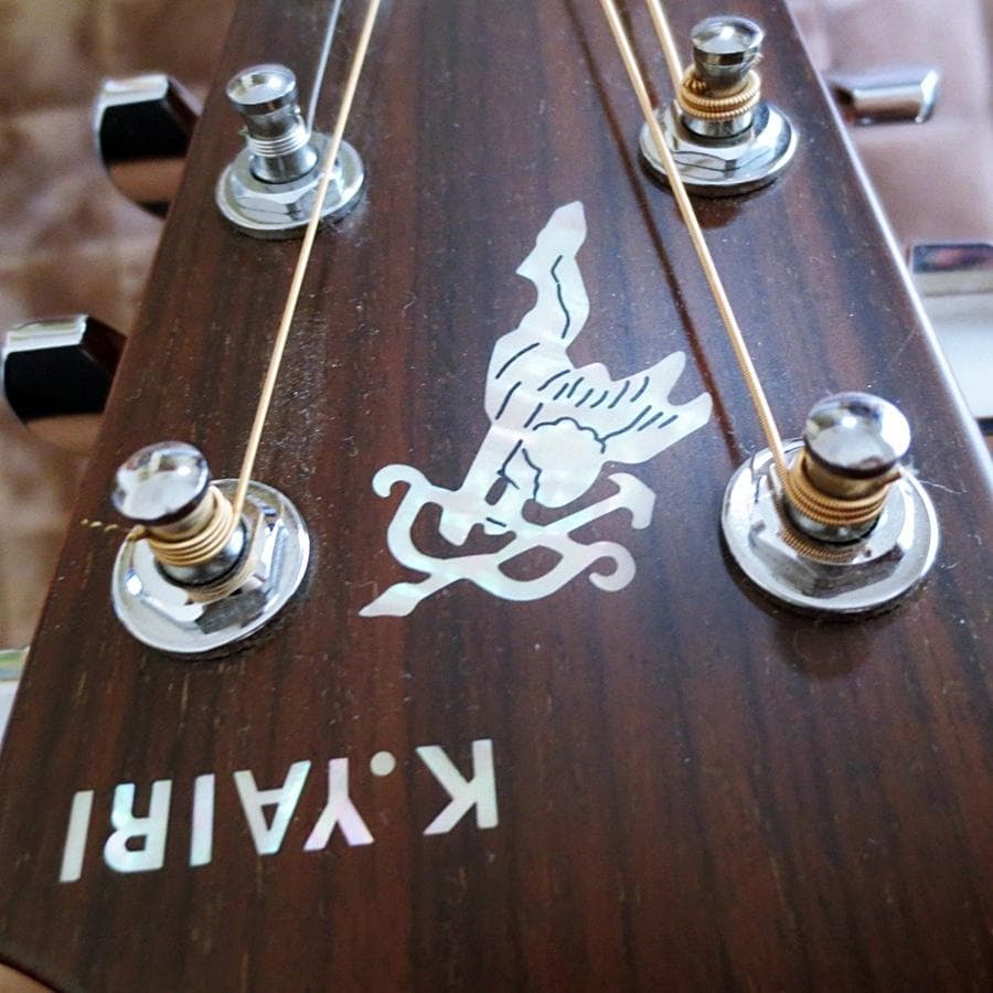 K.Yairi　弦高低く弾きやすいトップ単板のアコギ