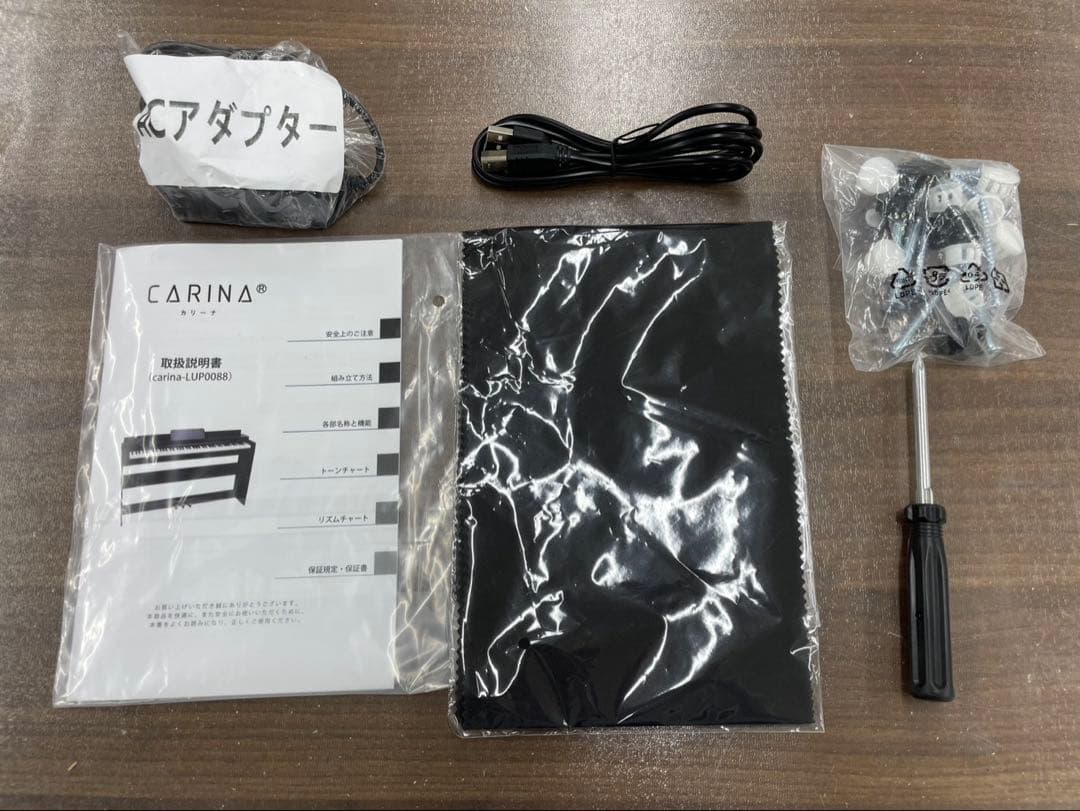 電子ピアノ88鍵盤　ハンマーアクション鍵盤　３本ペダル　ホワイト