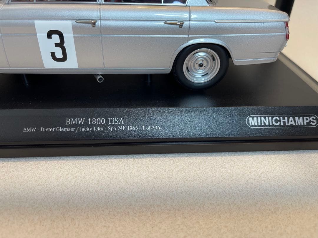 ミニチャンプス社製 1/18  1800 TiSA