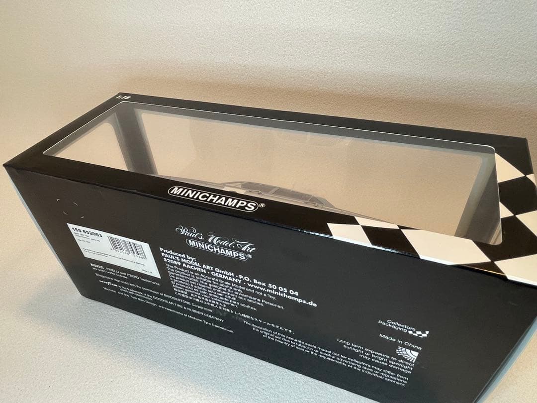 ミニチャンプス社製 1/18  1800 TiSA