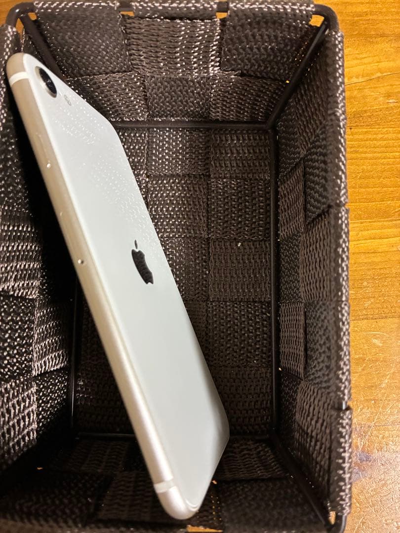 Apple iPhone SE 64GB ホワイト 本体