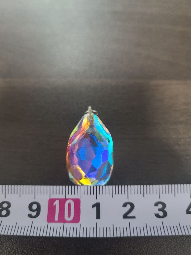 モナジー工房 虹の結晶 ビビッド涙型ラフカット ペンダントトップ
