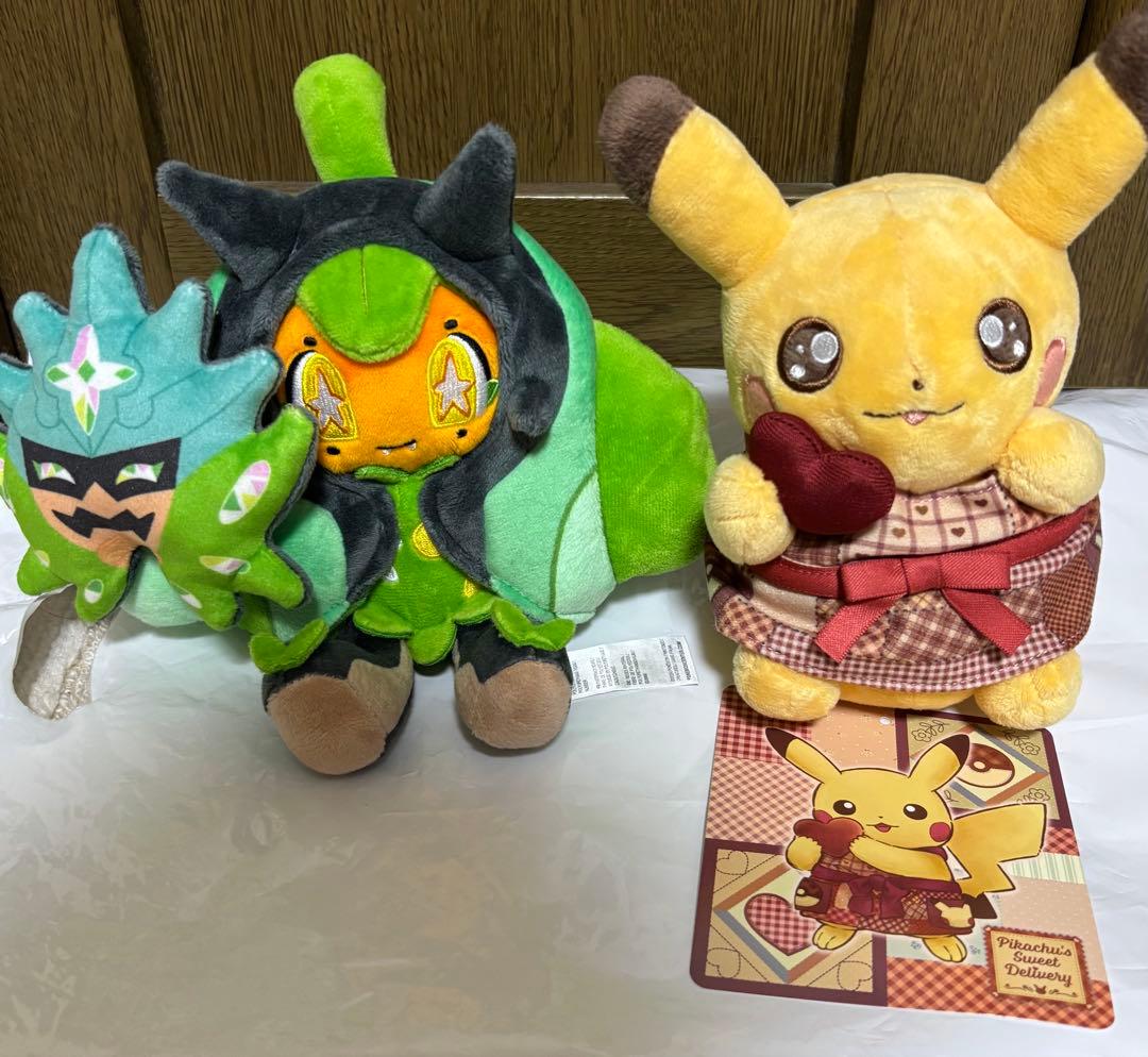オーガポン、ピカチュウ、ぬいぐるみ、ポケカ複数枚(適当)