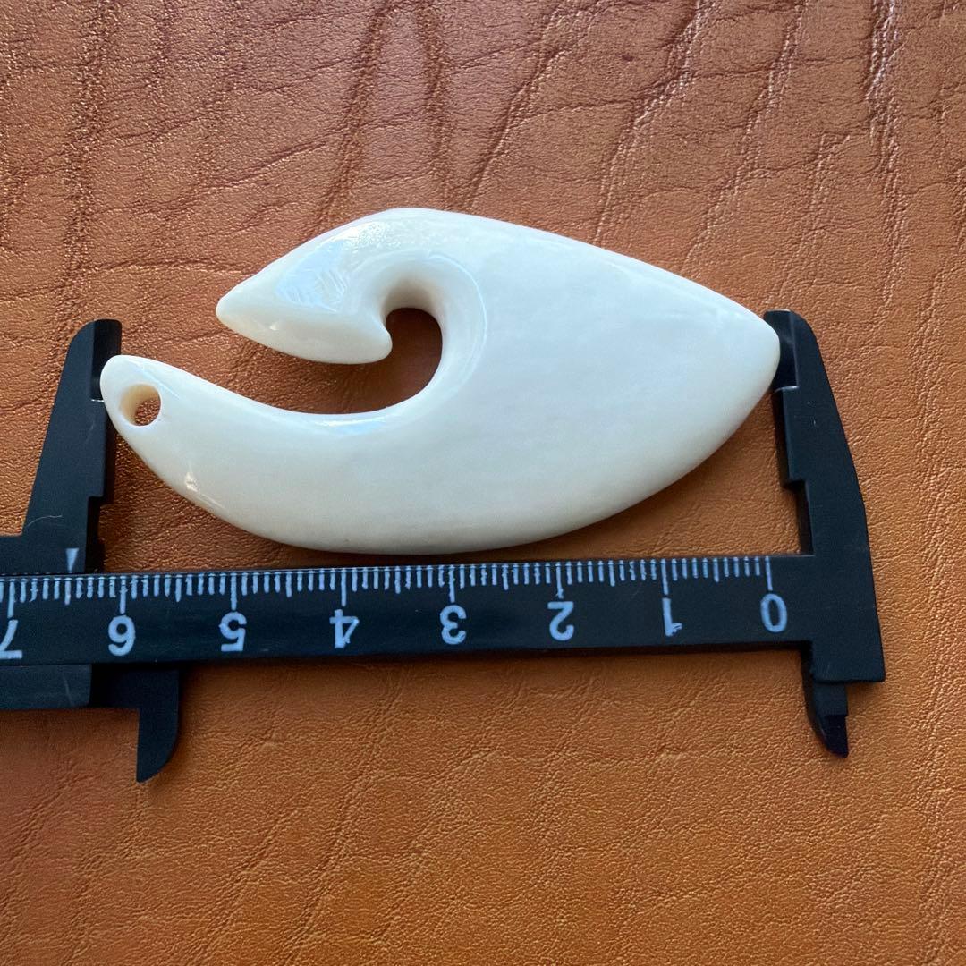 ボーンカービング　ハンドメイド　フィッシュフック　ペンダント　トップ　3個セット