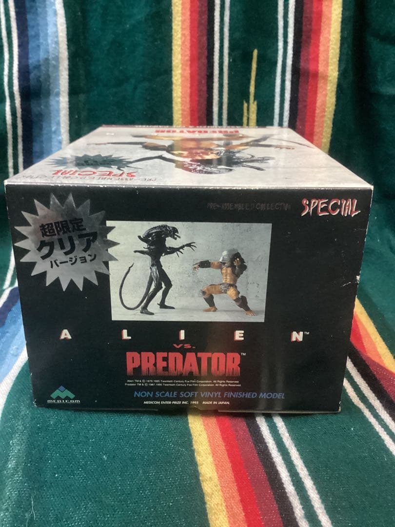 超限定　クリアバージョン　エイリアン vs プレデター メディコム