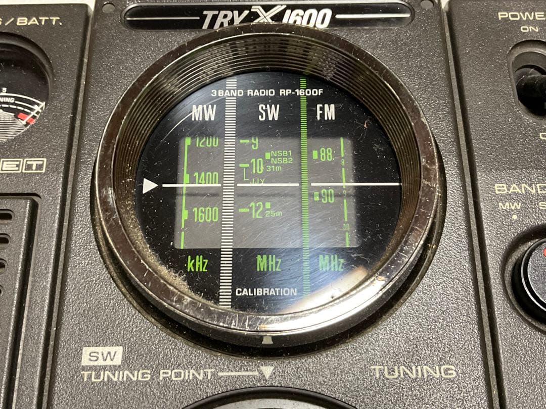 TOSHIBA／TRY X1600。ICラジオ。FM SW MW 3バンド。