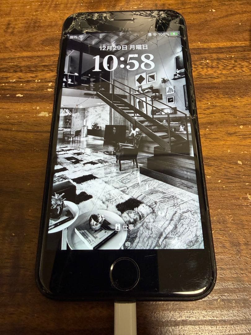 iPhone ブラック 画面ひび割れ