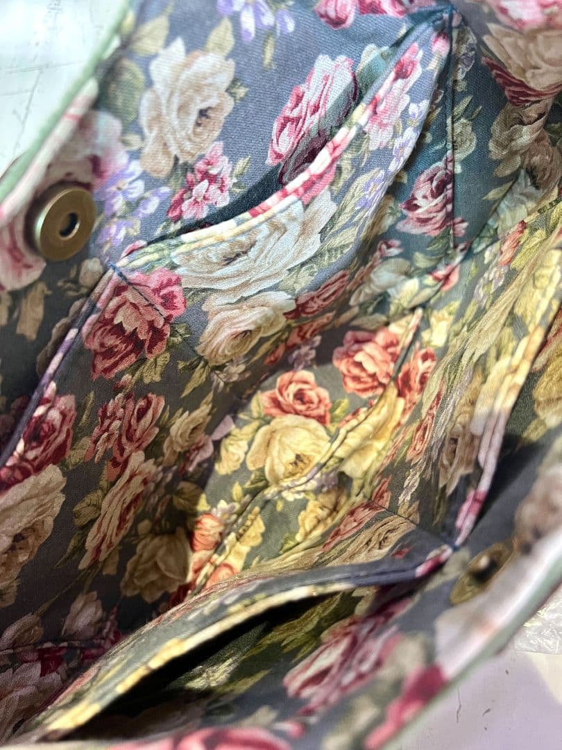 ロラライハリス♡ライトグリーンベロア♡刺繍のふんわり丸型絞りバッグS♡