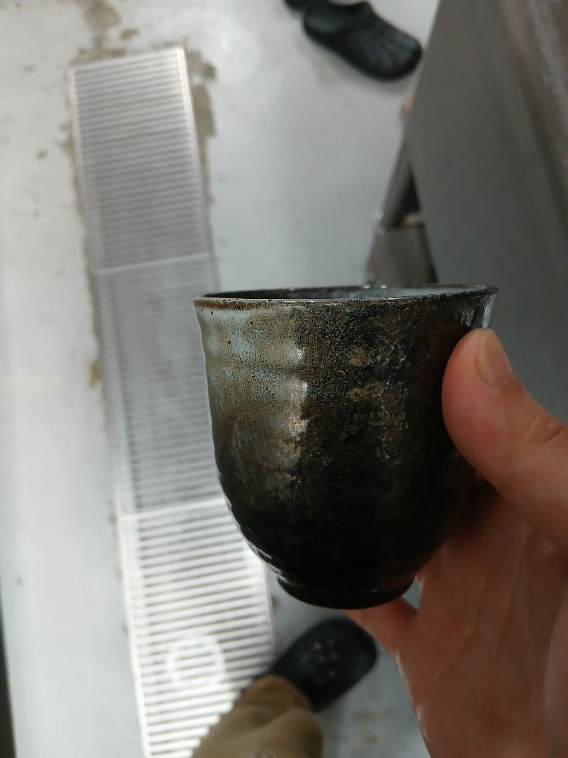 黒色陶器の手作りカップ