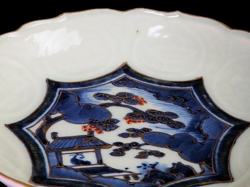 古伊万里　陽刻　染錦　宝尽くしに楼閣の図　５寸皿　 C714AS-CZj