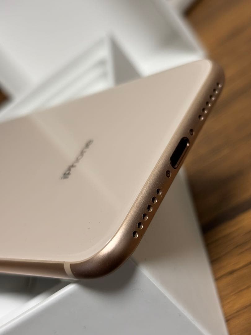 Apple iPhone 8ローズゴールド 本体