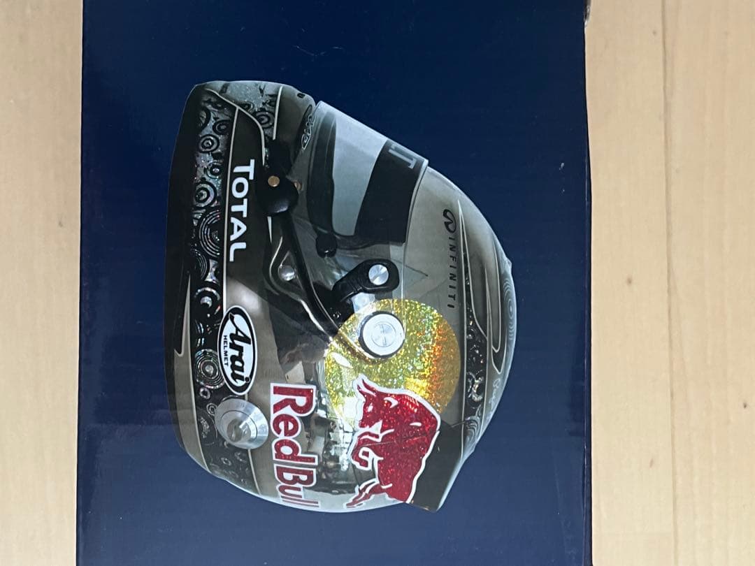 美品 ベッテル レッドブル 2010 ワールドチャンピオン 1/2 ヘルメット