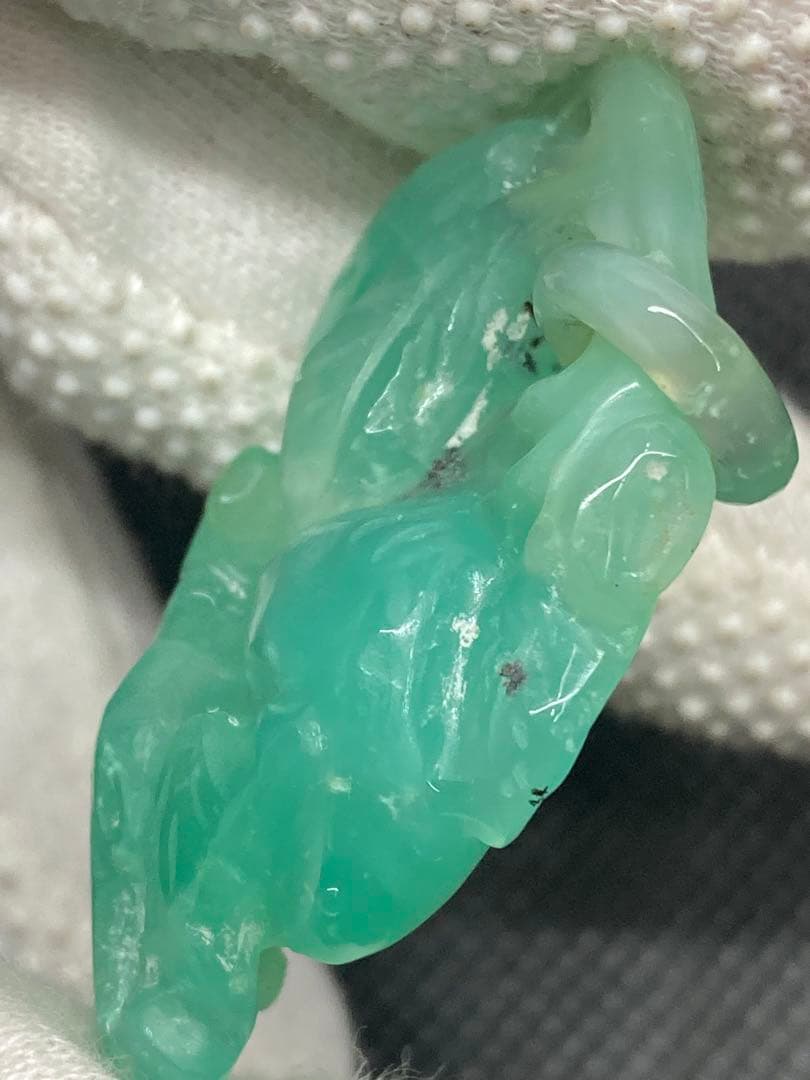 希少 アンティーク 天然翡翠 本翡翠 特殊黒入り 透かし彫り ペンダントトップ