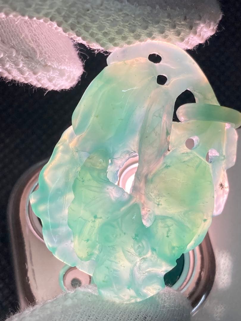 希少 アンティーク 天然翡翠 本翡翠 特殊黒入り 透かし彫り ペンダントトップ