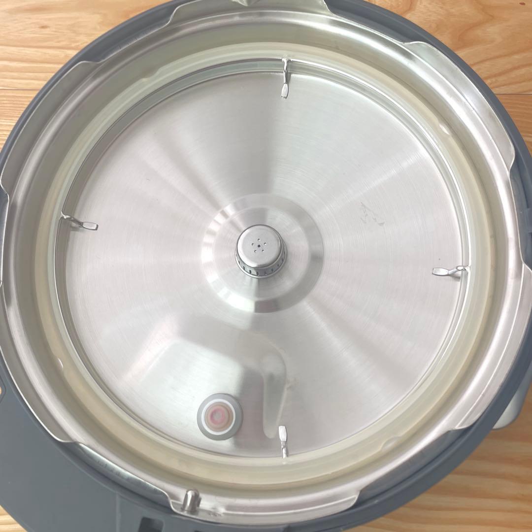 美品！アイリスオーヤマ　KPC-MA4-B 電気圧力鍋 4.0Lブラック