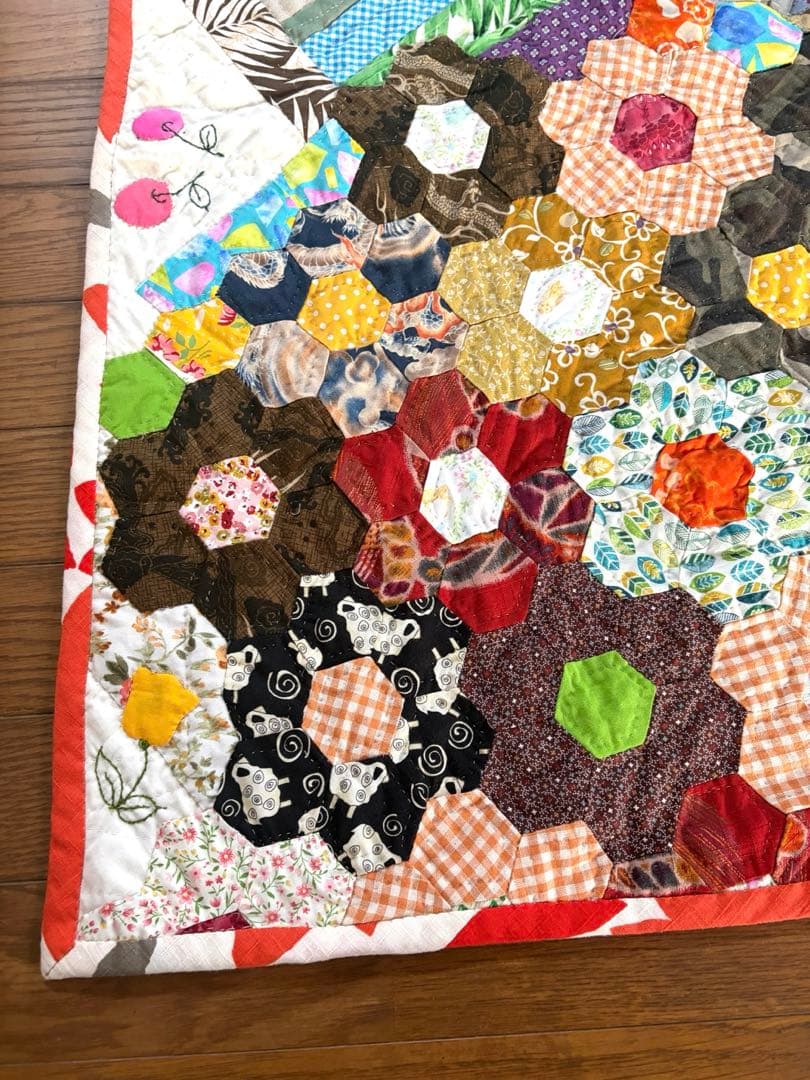 パッチワーク　キルト タペストリー　ハンドメイド