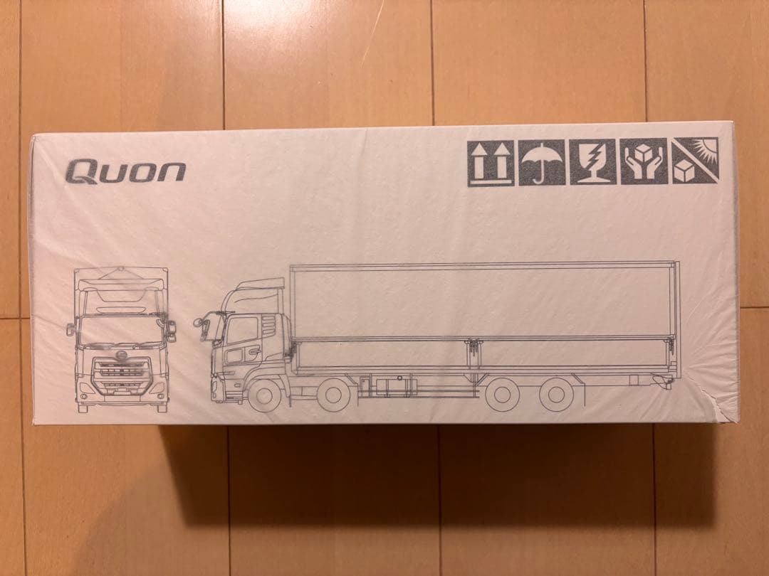 UDトラックス クオン ハイルーフ 1/43 【未開封品】 TAMIYAケース付