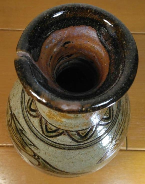 人間国宝 金城次郎 魚紋花瓶 栞 共箱 壷屋焼 やちむん 魚6匹彫文 蓮弁彫文