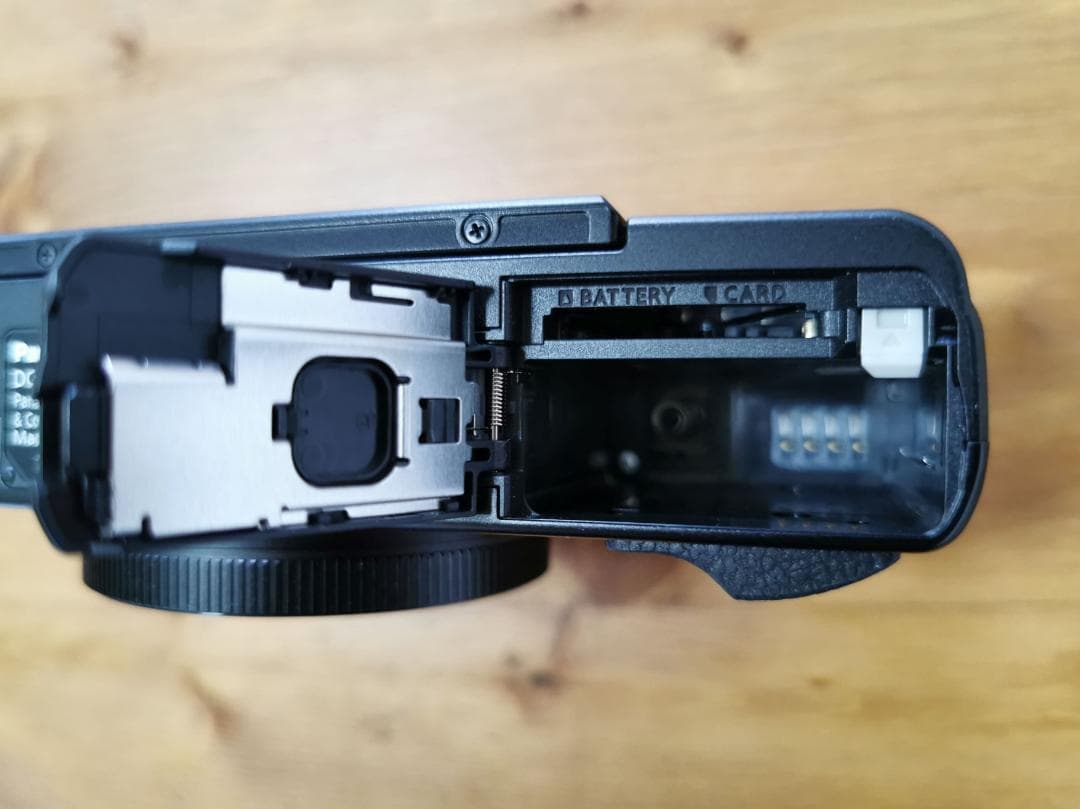 T*e様 【ほぼ未使用】パナソニック LUMIX DC-TZ99-K＋予備純正バ