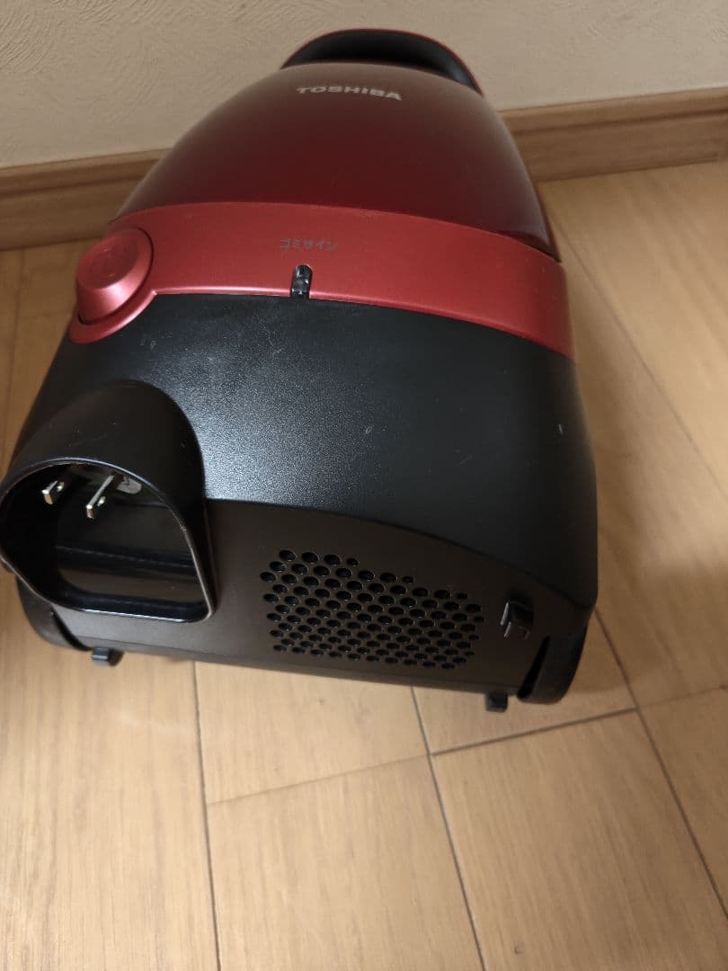 東芝紙パッククリーナーVC‐PK9(R)2022年製　軽量　コンパクト