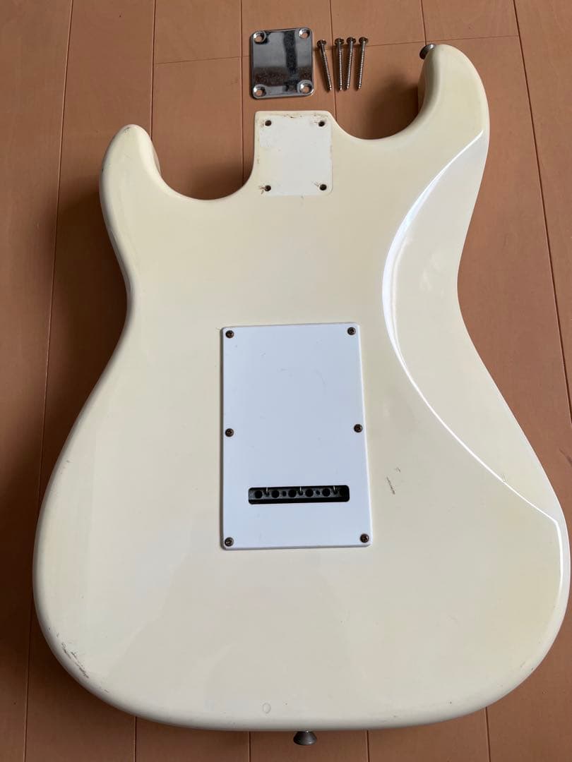ストラトキャスタータイプ アイボリー