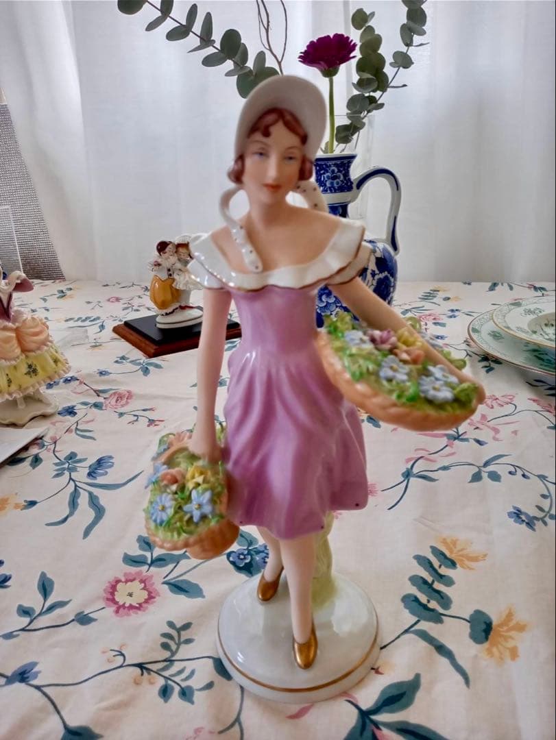 ロイヤルダックス　チェコ　フィギュリン　陶器　人形　置物