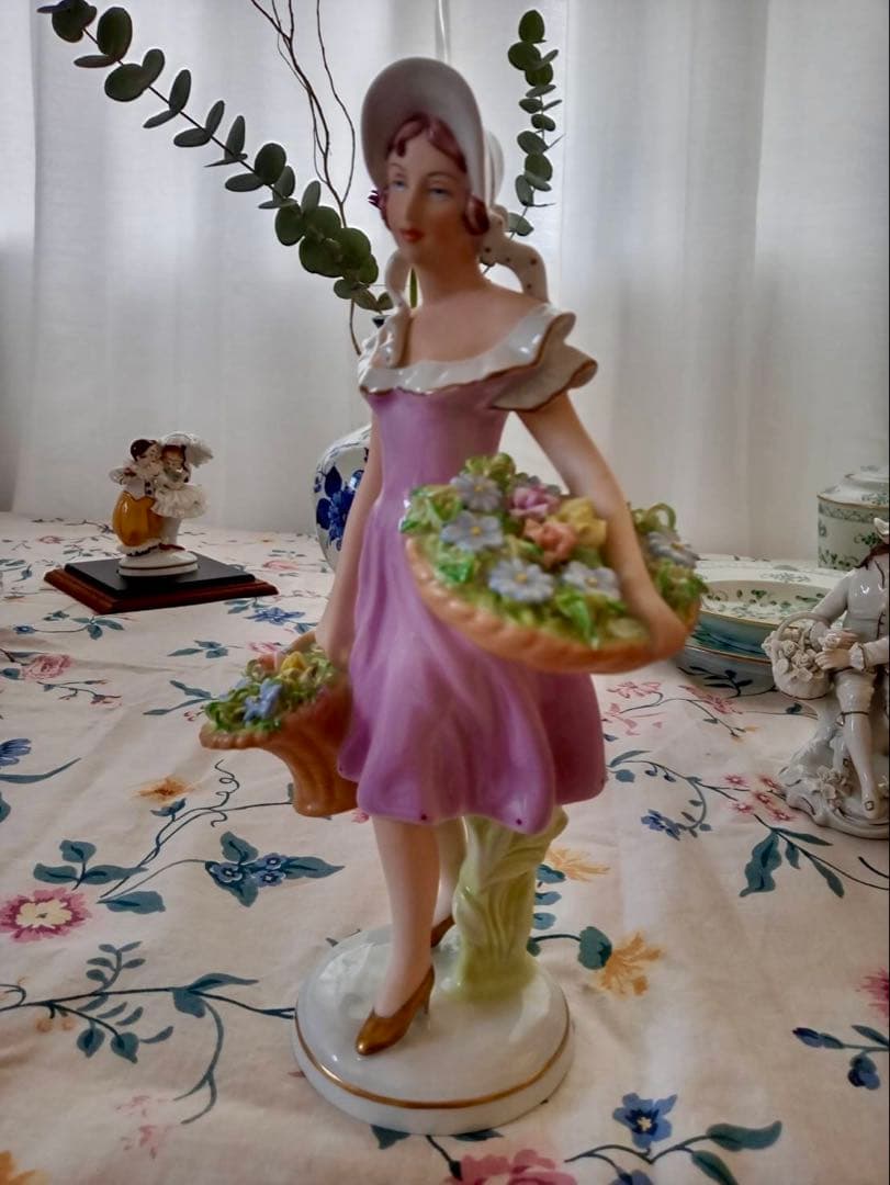 ロイヤルダックス　チェコ　フィギュリン　陶器　人形　置物