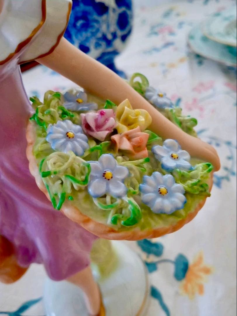 ロイヤルダックス　チェコ　フィギュリン　陶器　人形　置物