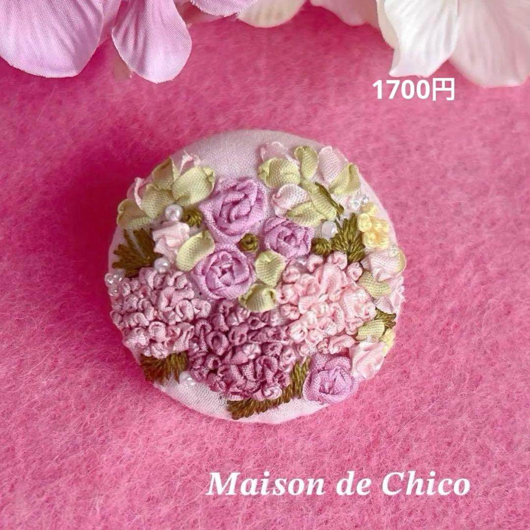 ブルーローズスワッグ ハンドメイド　 リボン刺繍ブローチ　くるみボタン