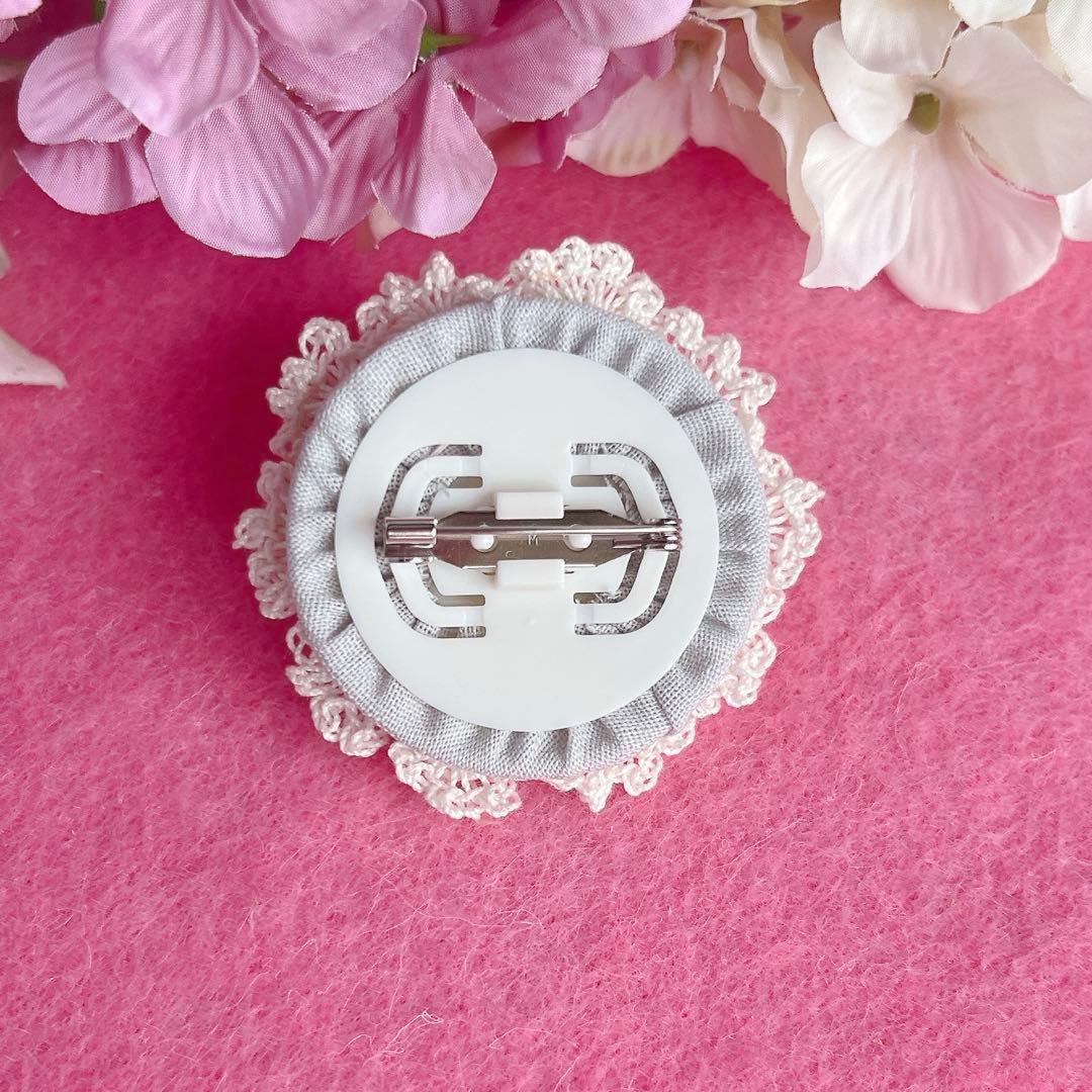 ブルーローズスワッグ ハンドメイド　 リボン刺繍ブローチ　くるみボタン