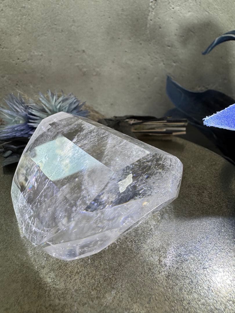 天使の指紋入り　レムリアン　ダイヤモンド様　アーティステック型　回転スタンド付き