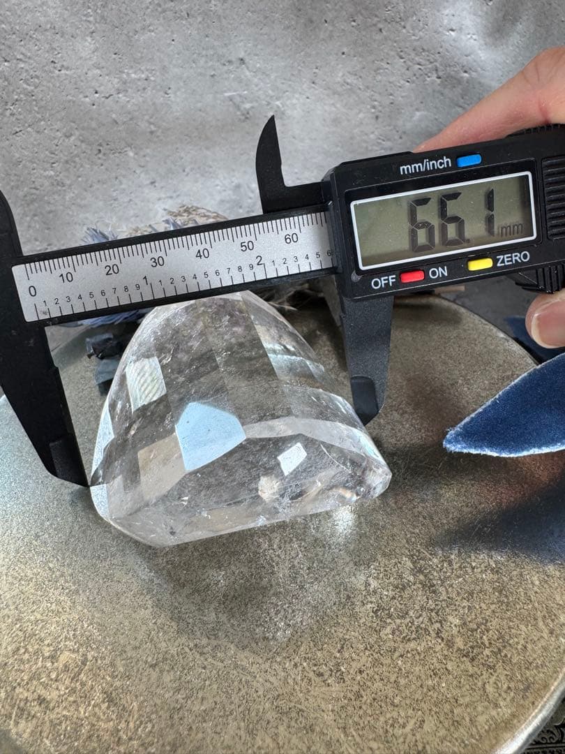 天使の指紋入り　レムリアン　ダイヤモンド様　アーティステック型　回転スタンド付き