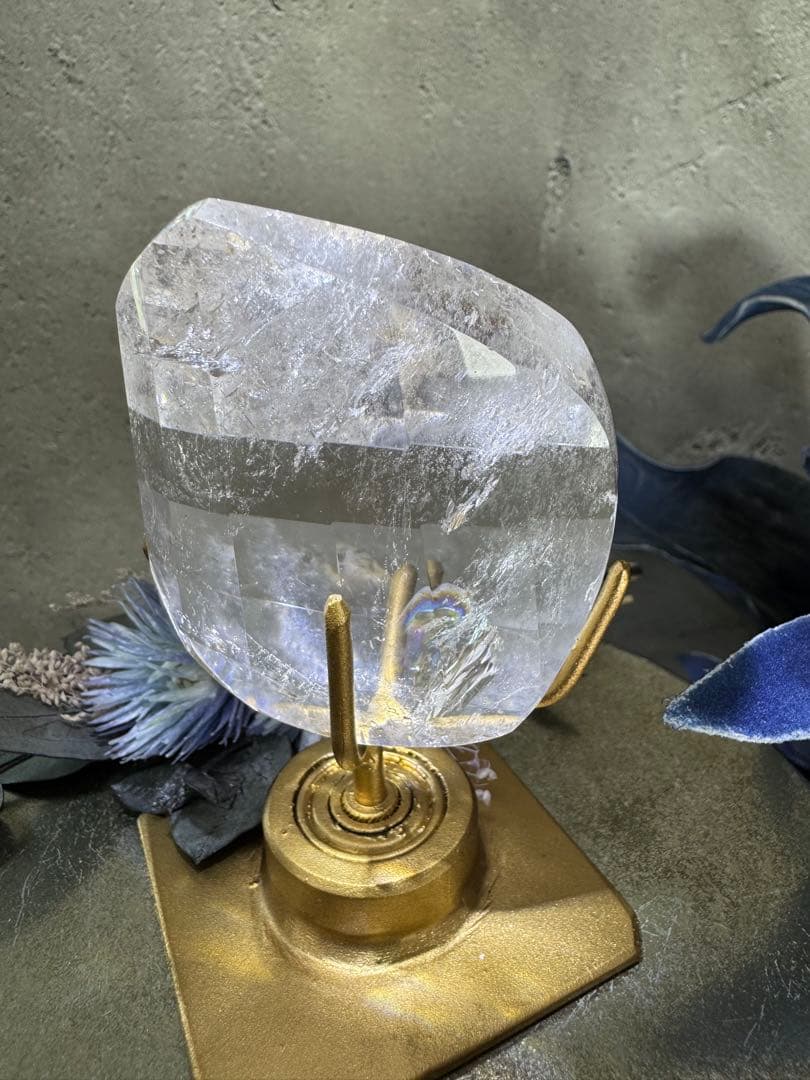 天使の指紋入り　レムリアン　ダイヤモンド様　アーティステック型　回転スタンド付き