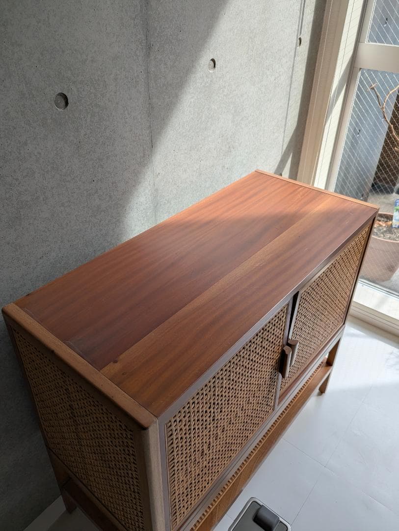 上質デザインの輸入木製 籐 キャビネット 海外品 希少
