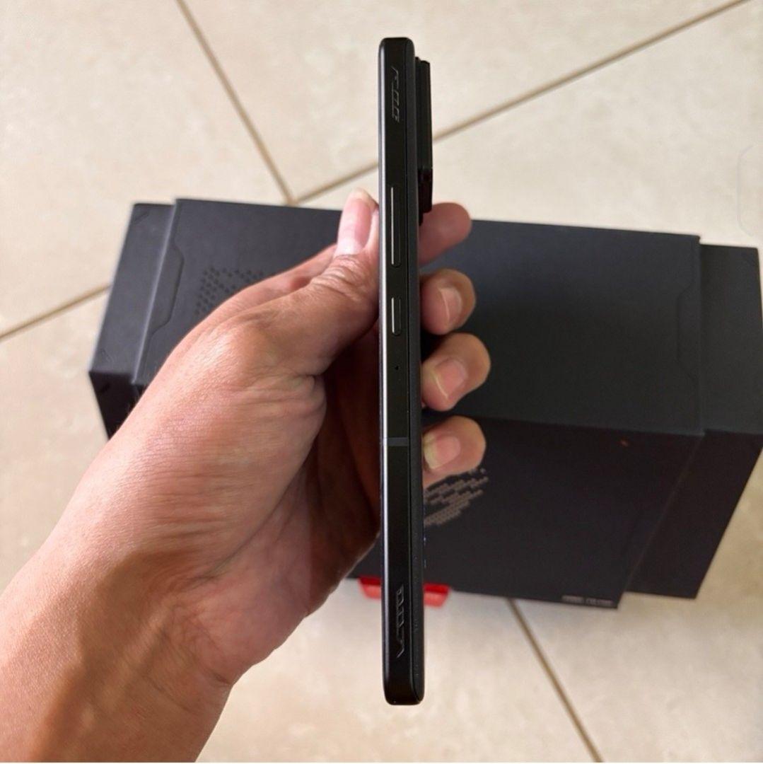 ROG Phone 8 Pro AMOLEDディスプレイ搭載