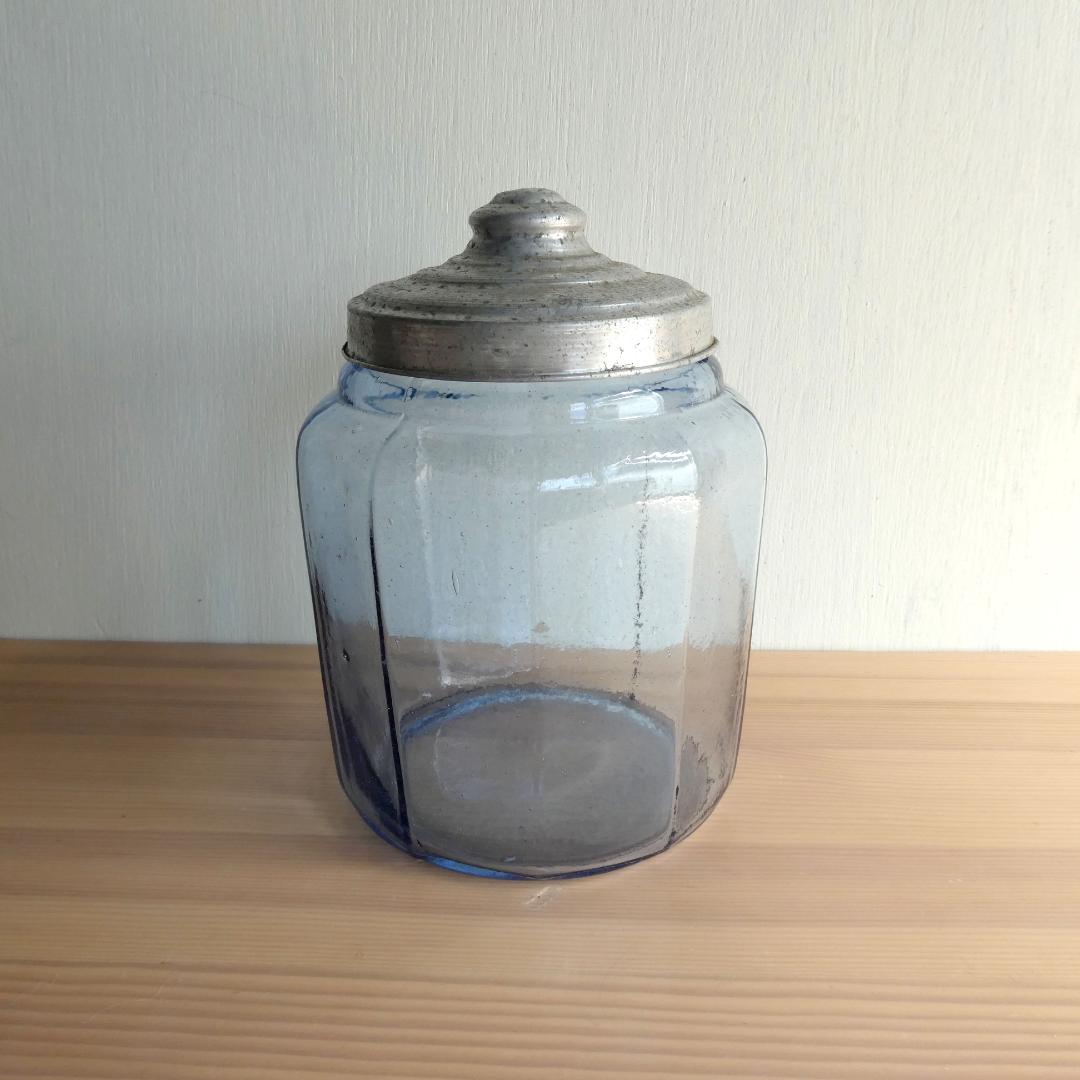 あめや瓶　薄い青のガラス　十角形　アルミ蓋付き　美品