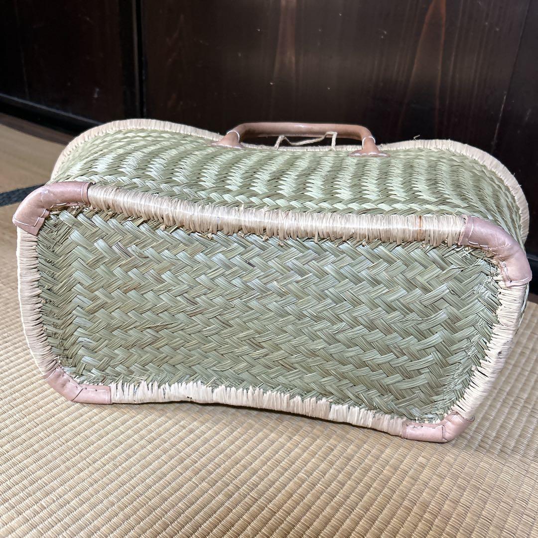 フランスマダガスカルのマルシェバック　ダークグリーン かごバッグ　貴重品　M