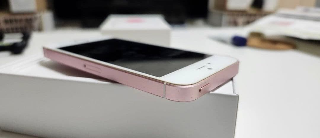 iPhone SE ローズゴールド64GB